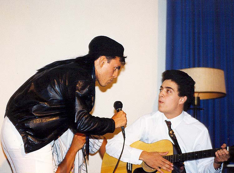 Presentador y cantante