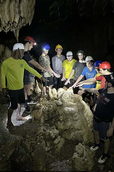 En la cueva A Jahn